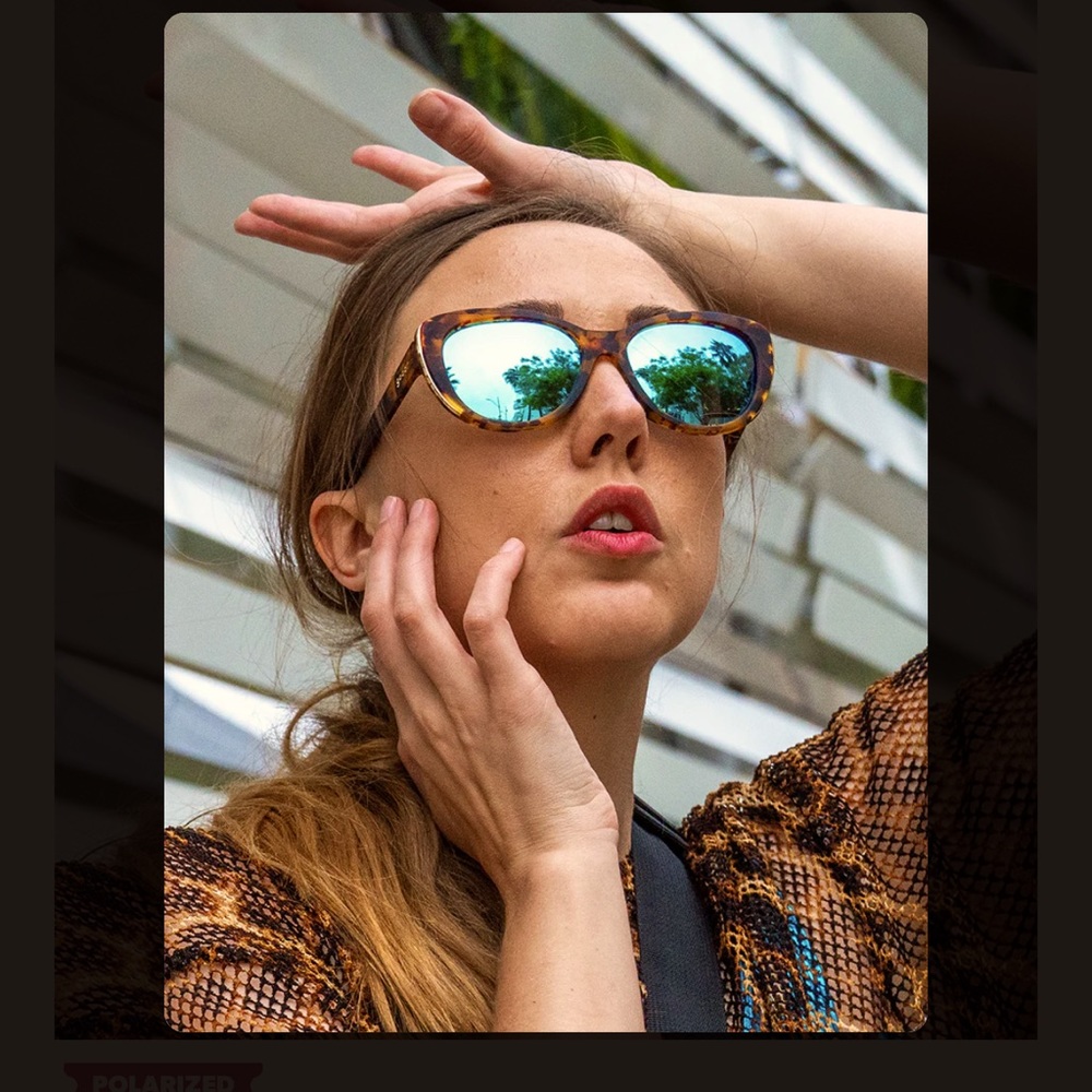 🕶️☀️Goodr brand polarized sunglasses. Never worn still in box☀️Tortoise frame